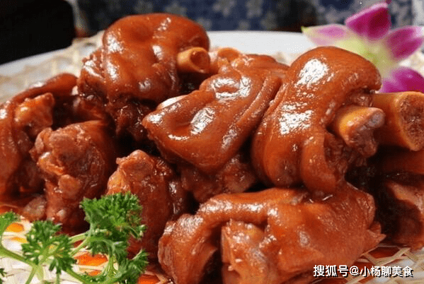 猪脚怎么去腥又好吃 a1ef88e5d36d4a1dae24805a1b678332.png