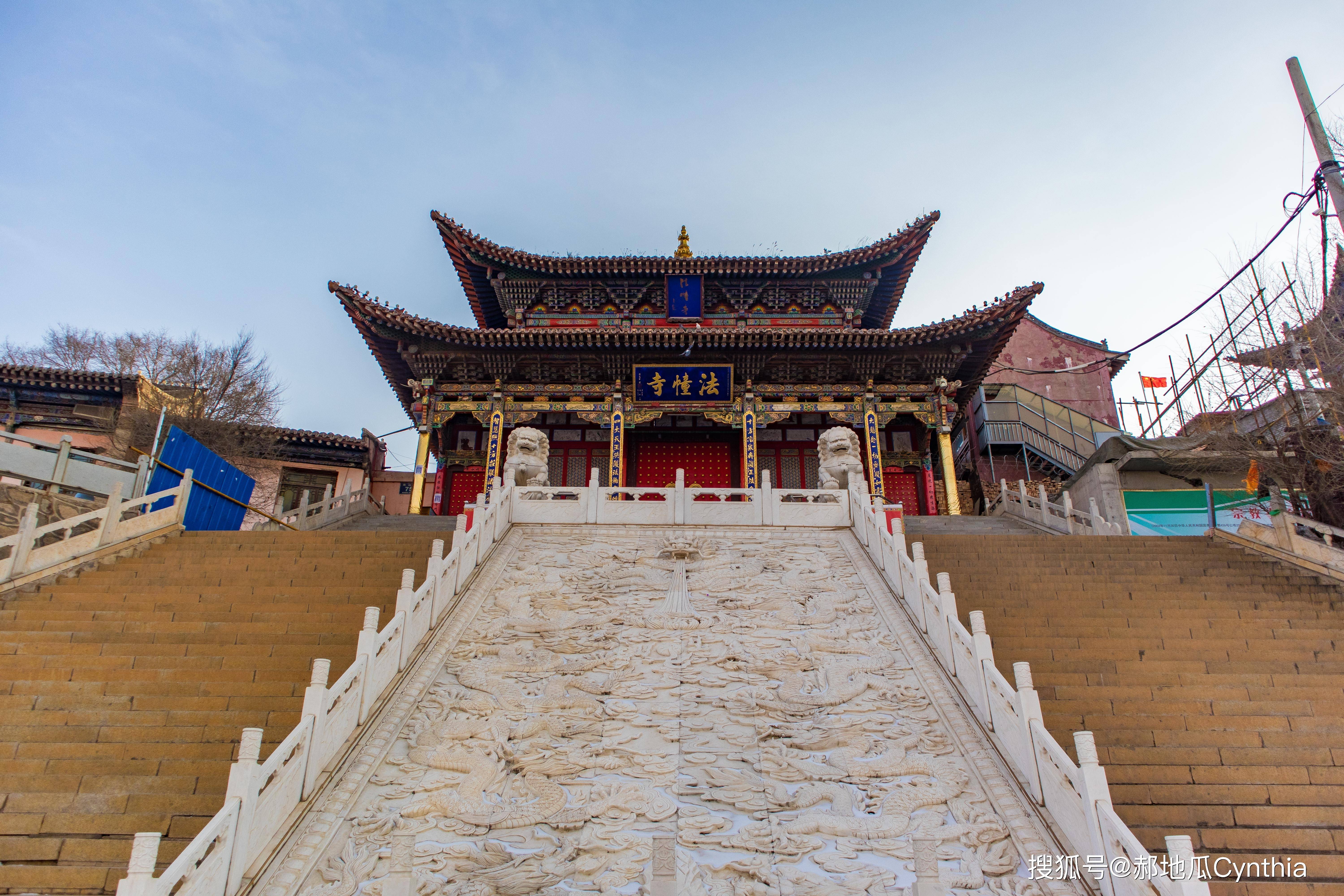 青海省最大的汉传佛教比丘尼寺，为建设高速而被迁移至西宁南山上