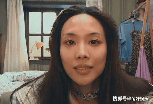 王霏霏被章子怡赞有灵气,镜头直接怼脸,素颜暴露33岁真实状态