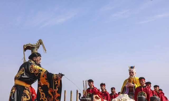 虽然后来国家规定要废除活人祭祀,但实际实施过程中