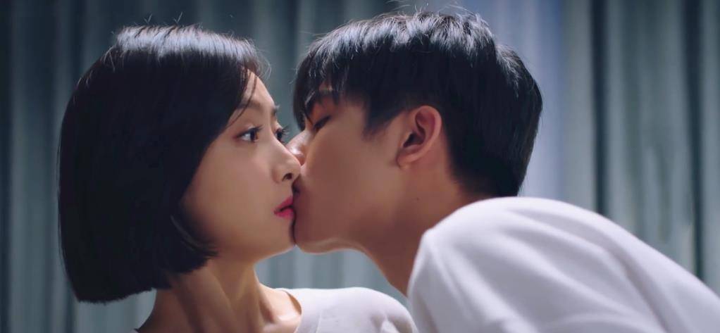 婴儿枕排行_让孩子“枕着书香”睡去(2)