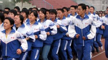 中国校服排行榜出炉,"黑白配"喜提"第一美",网友:实至