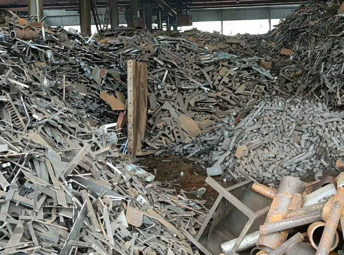 17日唐山废钢价格:重a2940-3000,一级破碎料2800-2830,钢筋小压块