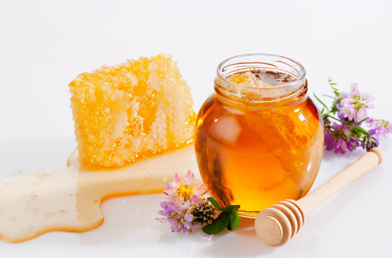 蜂蜜水的功效与作用 72a5a9a8b0ac43458830e1fbefce88fe.jpeg