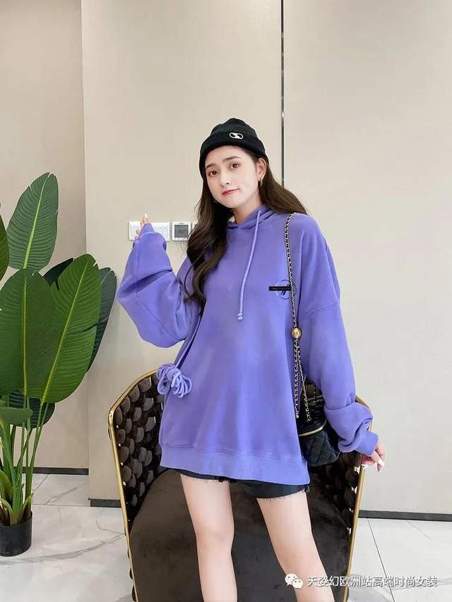潮流衣服直播间推荐 864d572950bf47f1a70783a34c04ae1e.jpeg