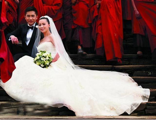 刘嘉玲关之琳30年恩怨情仇：争富商抢代言？闺蜜