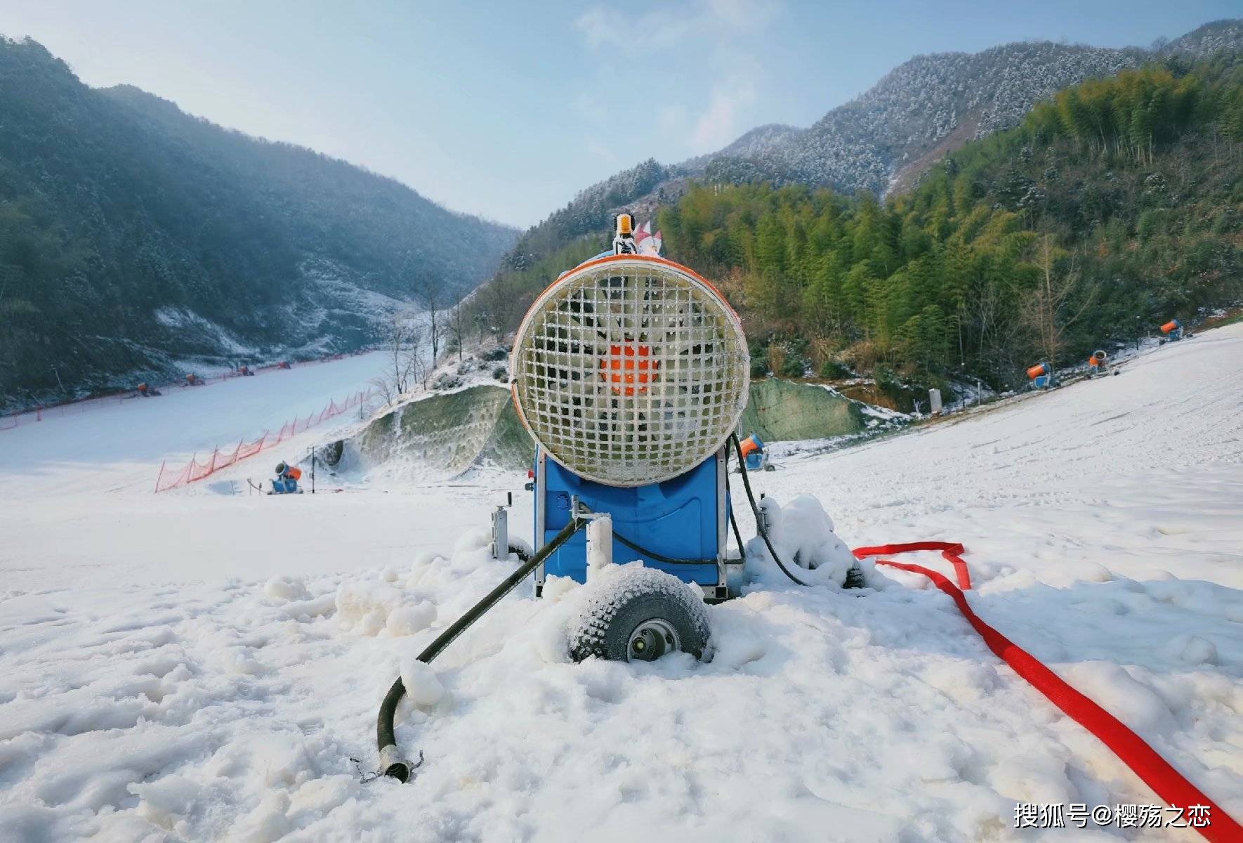 杭州最大的室外滑雪场，打造沉浸式体验，不用去北方就能圆滑雪梦