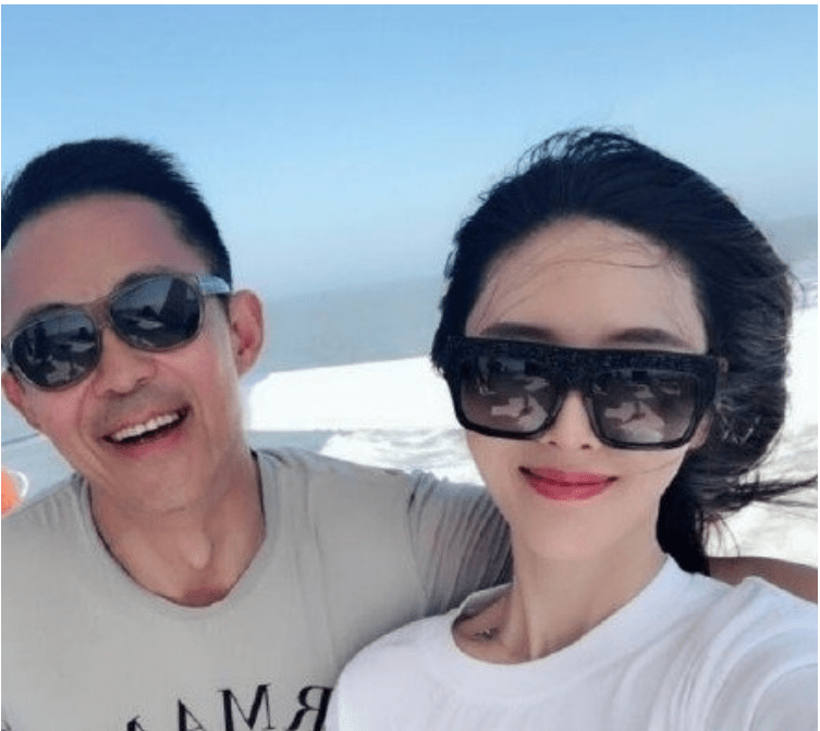 他是國家一級演員偏愛父女戀，53歲三婚娶90後妻子，至今還在拼生兒子 娛樂八卦吃瓜 第11张