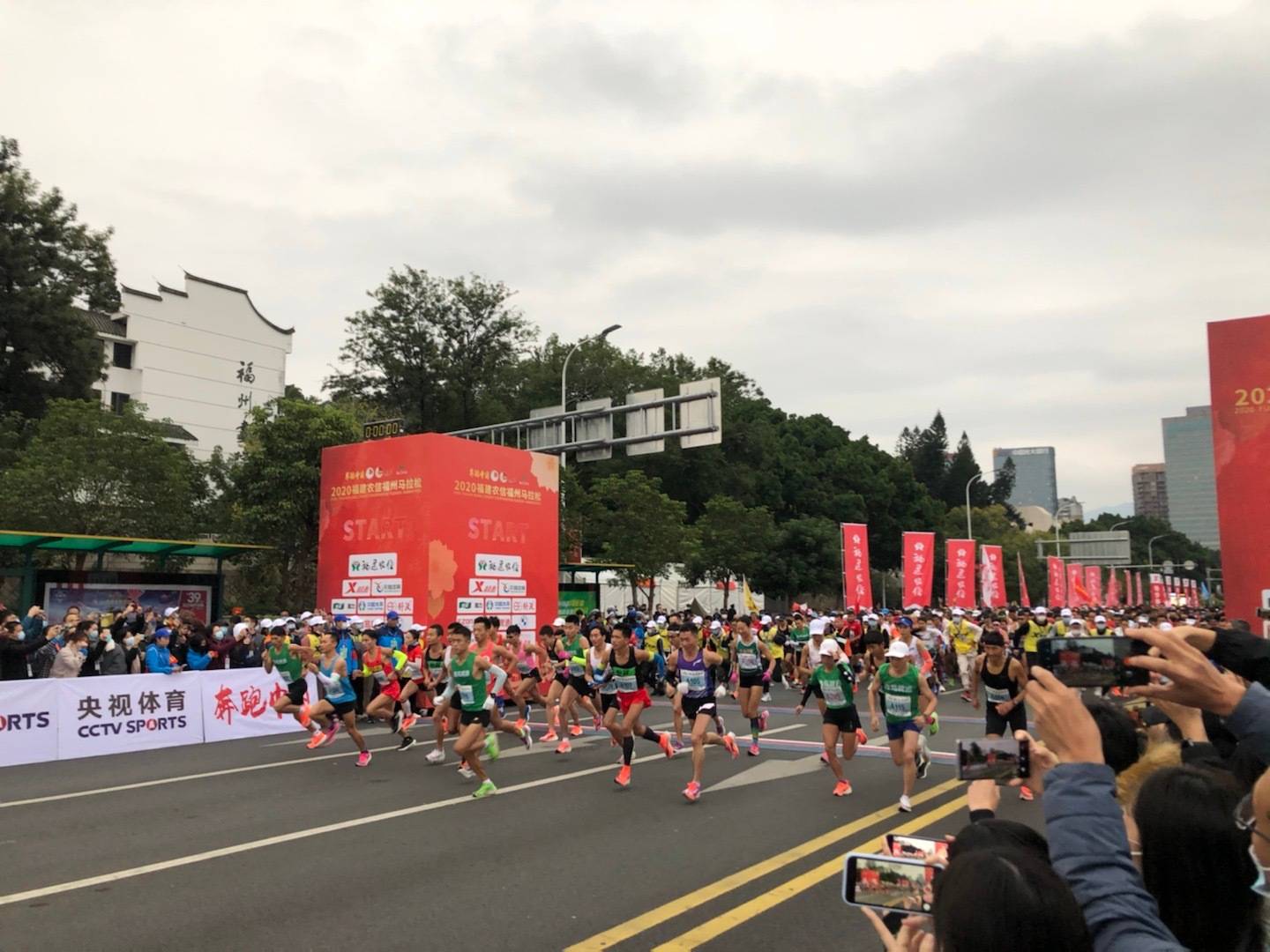 福州马拉松尹顺金2:14:55夺冠!杨花获女子冠军