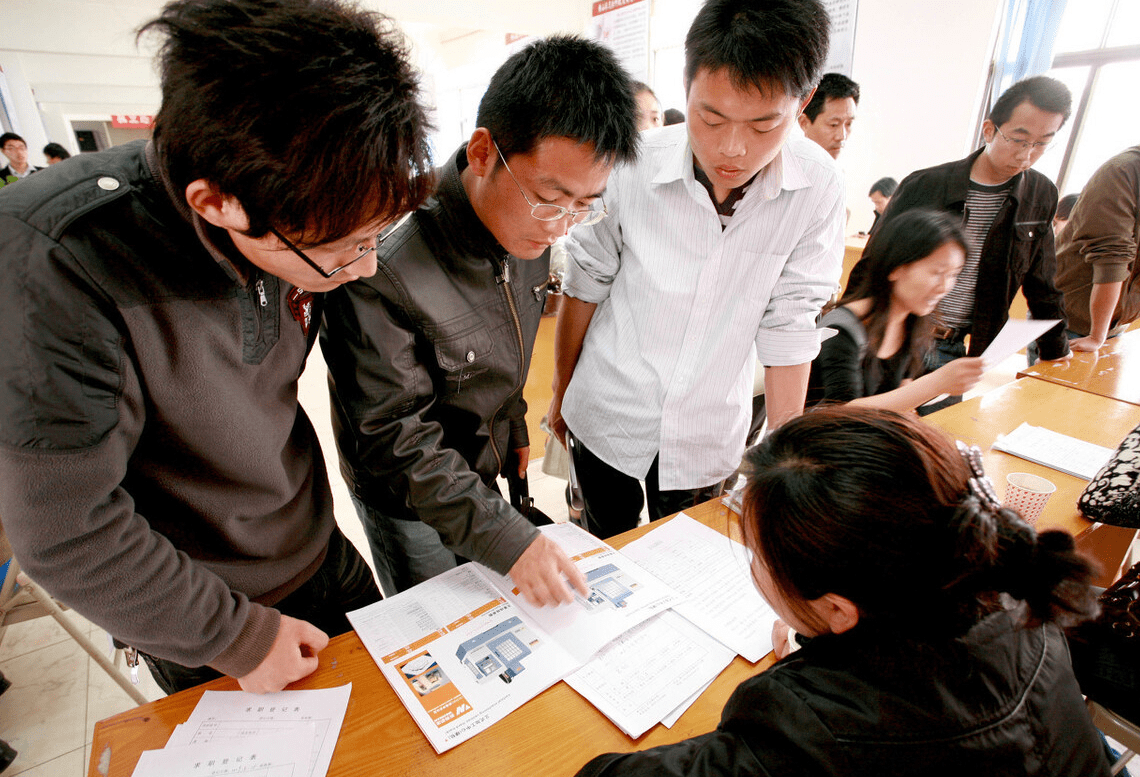 教育部发布通知,事关大学生毕业找工作的问题,学生们拍手叫好_时候