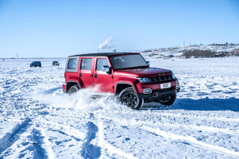 英雄|BJ40 P系列“刀锋英雄版”正式入列,欢迎嫦娥回家！
