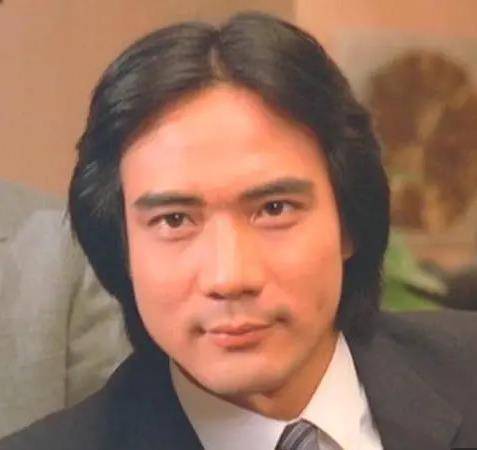 70歲徐少強老當益壯！須發全白KTV唱歌兩美女相伴，三婚娶小30歲模特 娛樂八卦吃瓜 第4张