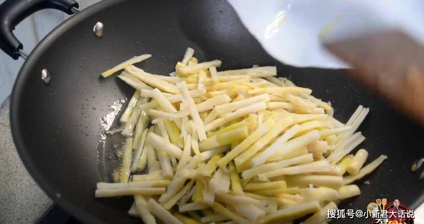 炒肉丝需要多放油吗 469a627670f044c2957c70ad7e106a02.jpeg