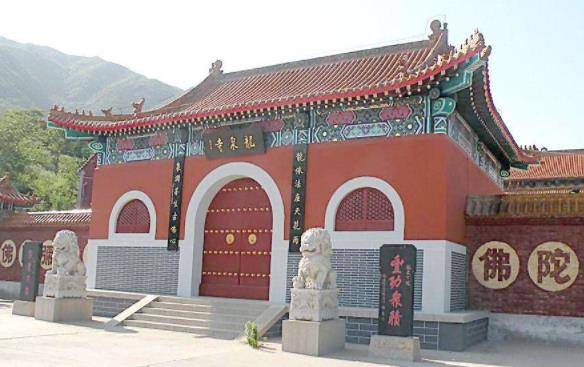 为什么国外的教堂祷告免费，中国寺庙烧香却要收钱？原因让人气愤