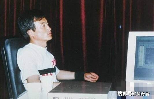 孟兆国与女外星人发生亲密关系