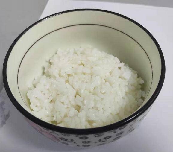 5cm 盛了一份2两(100g)熟米饭
