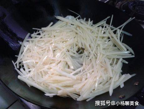 土豆丝炒肉丝要焯水吗 7216160fb0fa41a1b6bc17498a499af9.jpeg