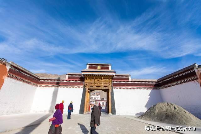 甘肃这座寺庙拥有世界上最长的转经筒长廊，被誉为藏区的北大清华