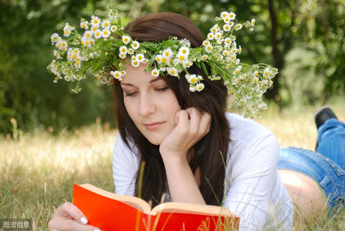 一个女人通过静静读书,可以练就出好的气质
