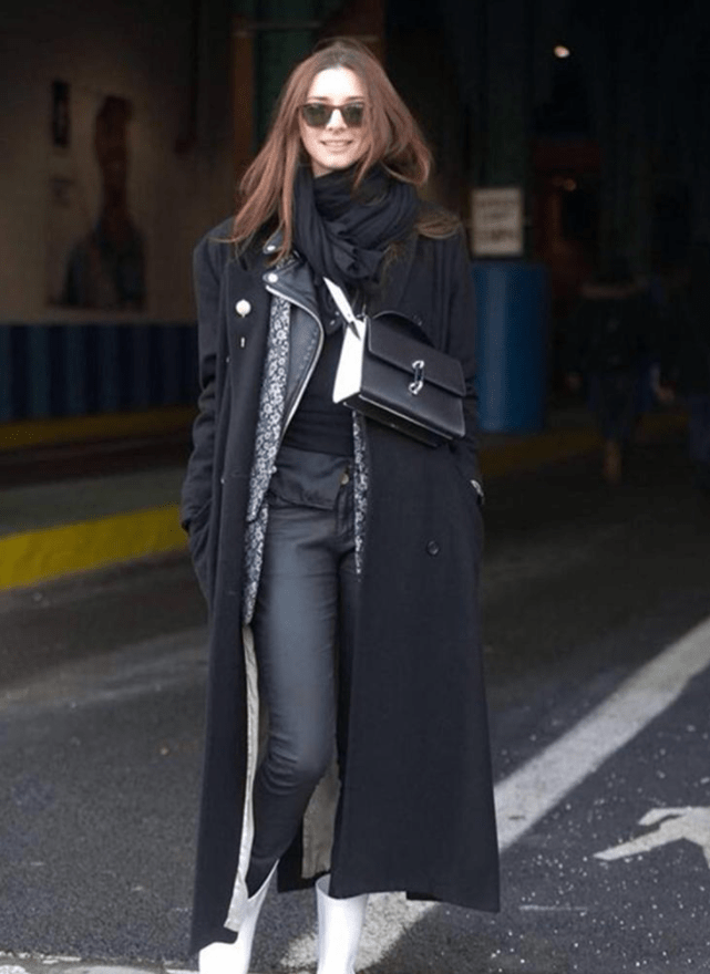 女生穿的皮衣外套 d30e558a018e4935a2188ac5729311b1.png