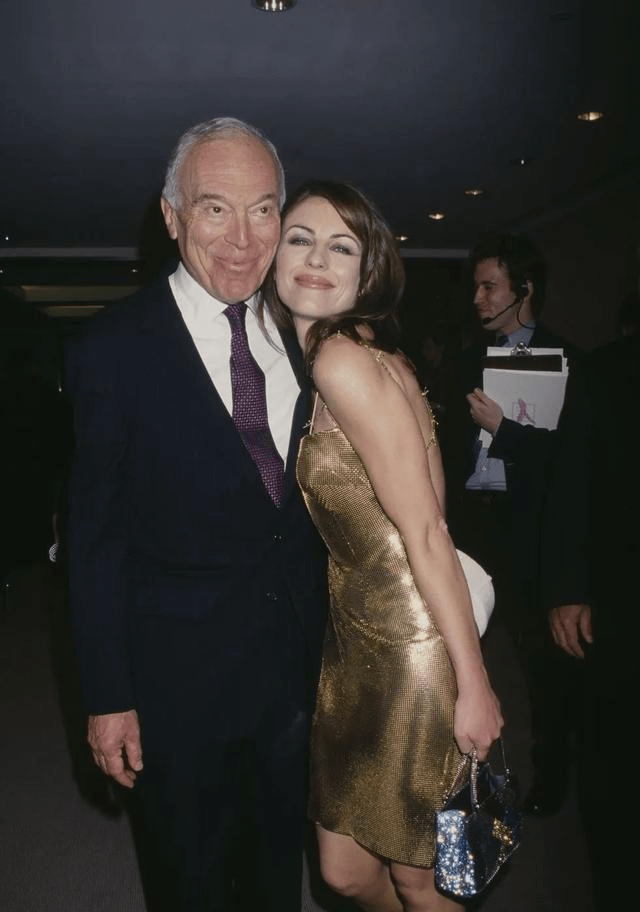 她是英伦第一美女,惊艳世界!美成这样,男友居然还招妓