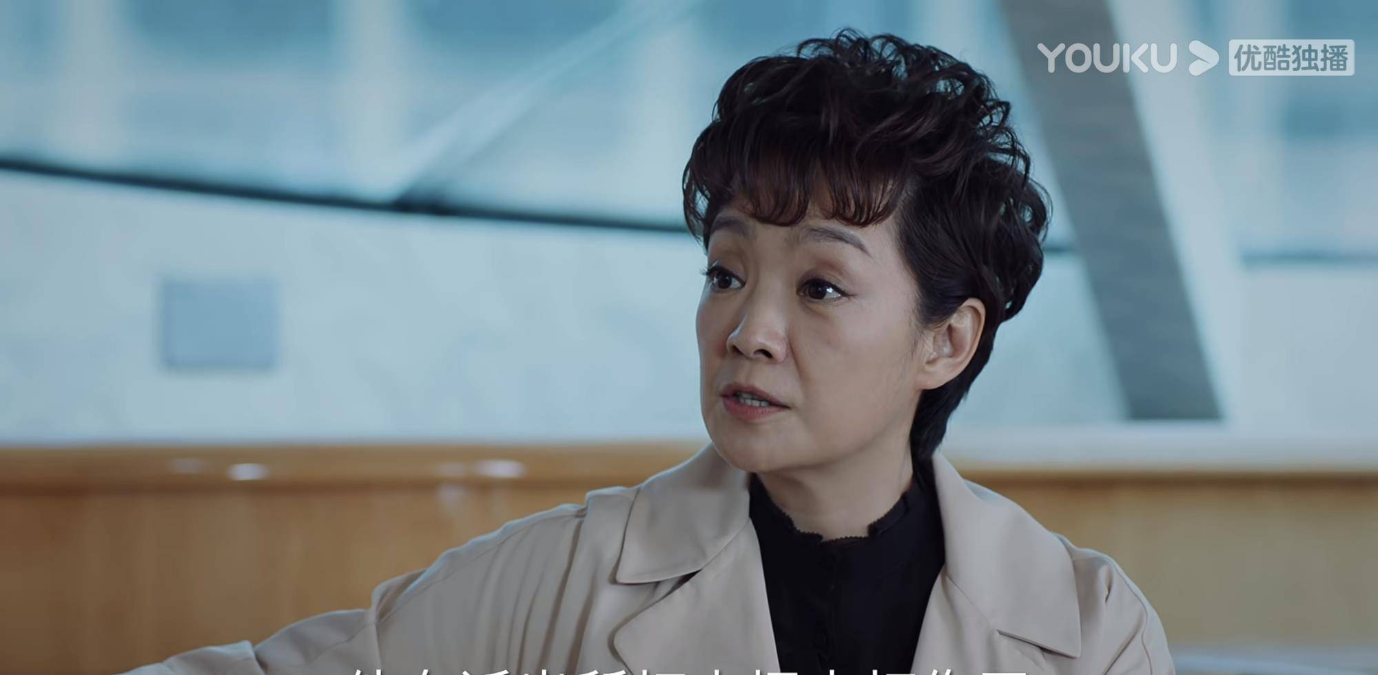黄什么吕成语_黄裙子搭配什么上衣图(2)