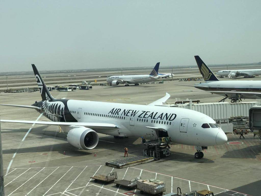 机场飞机可以同时起降 cdfa464dd35f43d9b3388f4fb33d0f21.jpeg