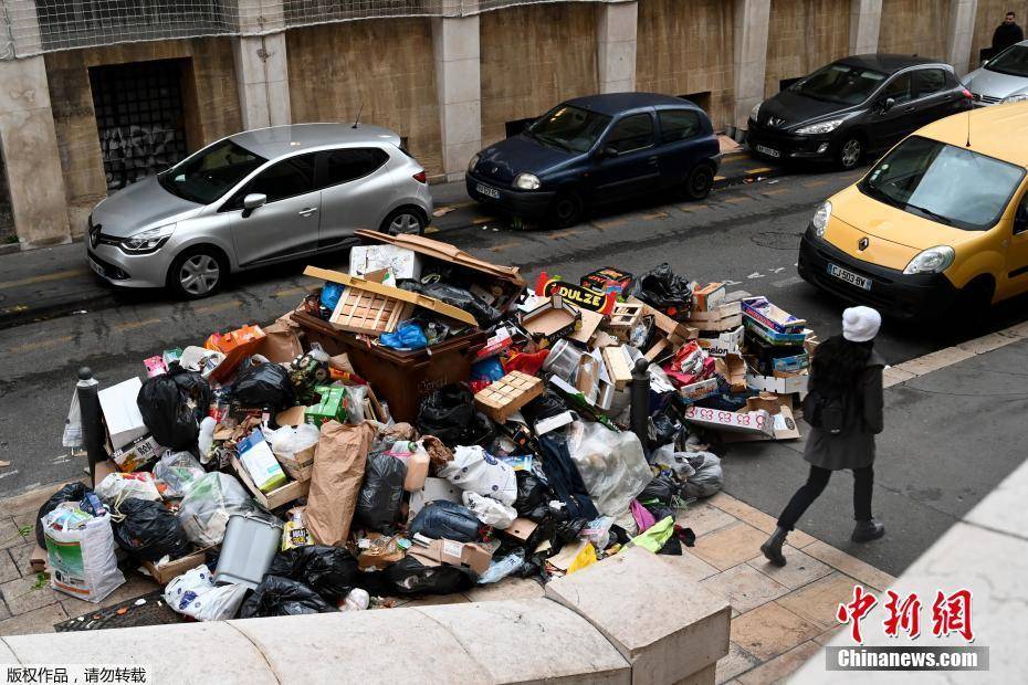 清洁工罢工 法国马赛街头垃圾成堆