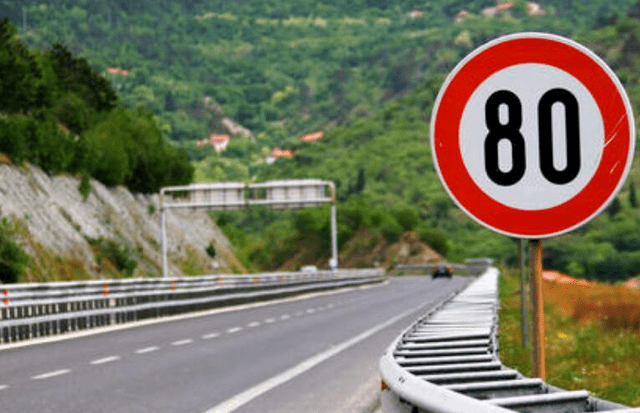 开车限速标准 cc58a8c3a6b64fda840b302e5b94c715.png