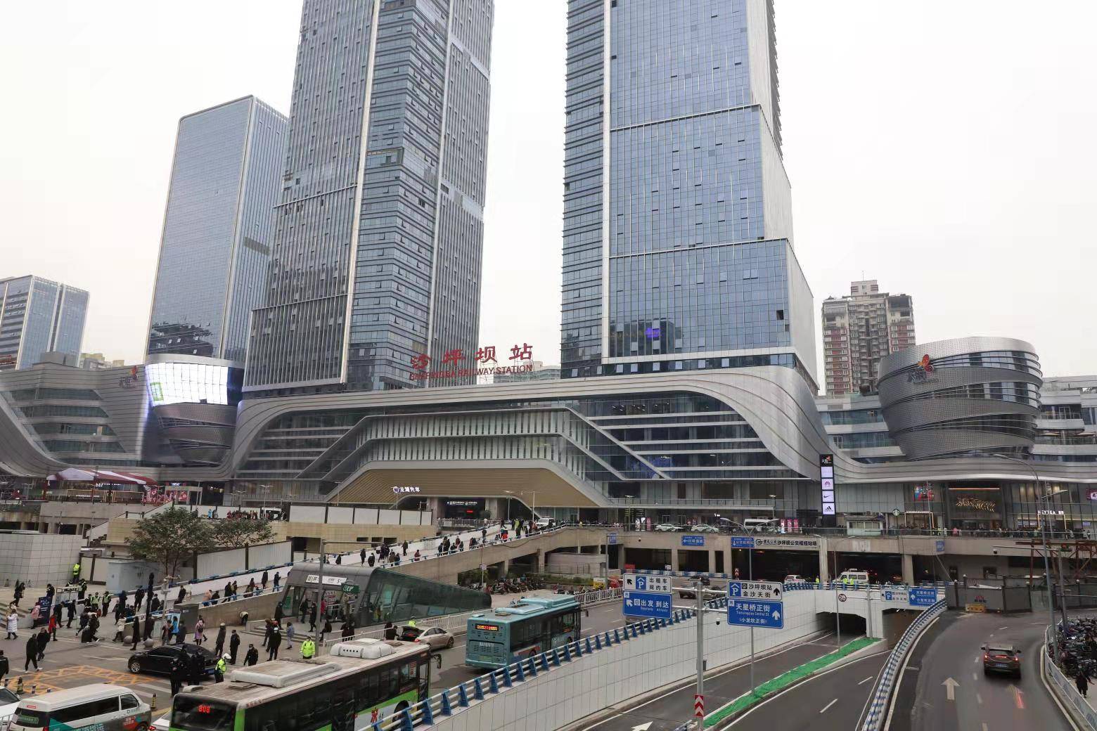 全国首个这个建在高铁站上的商圈正式开业迎客