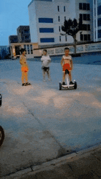 搞笑gif段子:啥物种呀,还真以为是个金发美女了