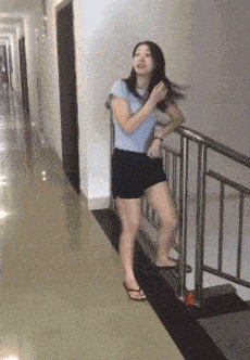 搞笑gif段子:8,模仿美女小姐姐你是不是感觉你在照镜子说实话这男的