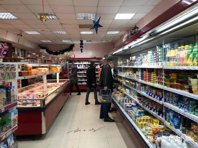 中国游客到俄罗斯旅游，实拍超市物价，看看跟中国相比水平如何？