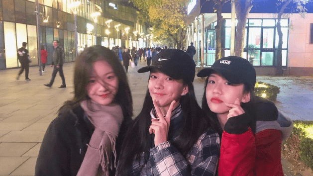 原创16岁签约徐静蕾,和李庚希是闺蜜,今凭借《百岁之好》走红
