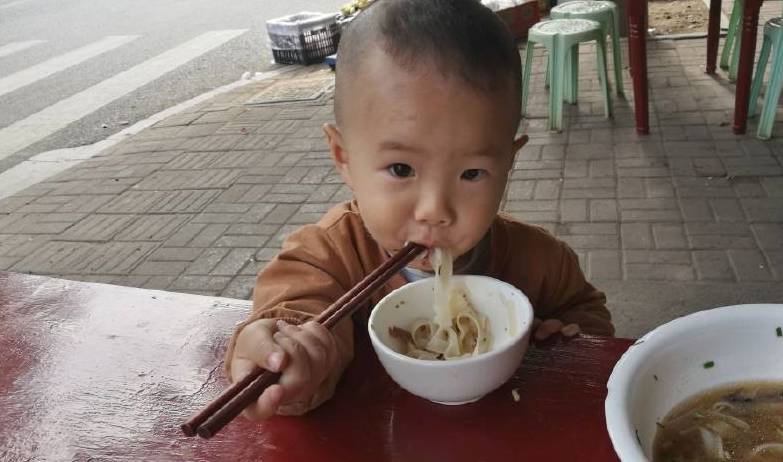 小宝宝几个月可以吃饭了 651fe2508a2b45b8adf00210853da762.jpeg