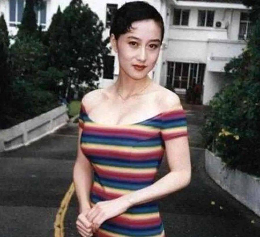她是“香港第一美人”，和赌王缠绵还珠胎暗结？李连杰为她抛弃发妻后悔了？ （视频/组图） - 19
