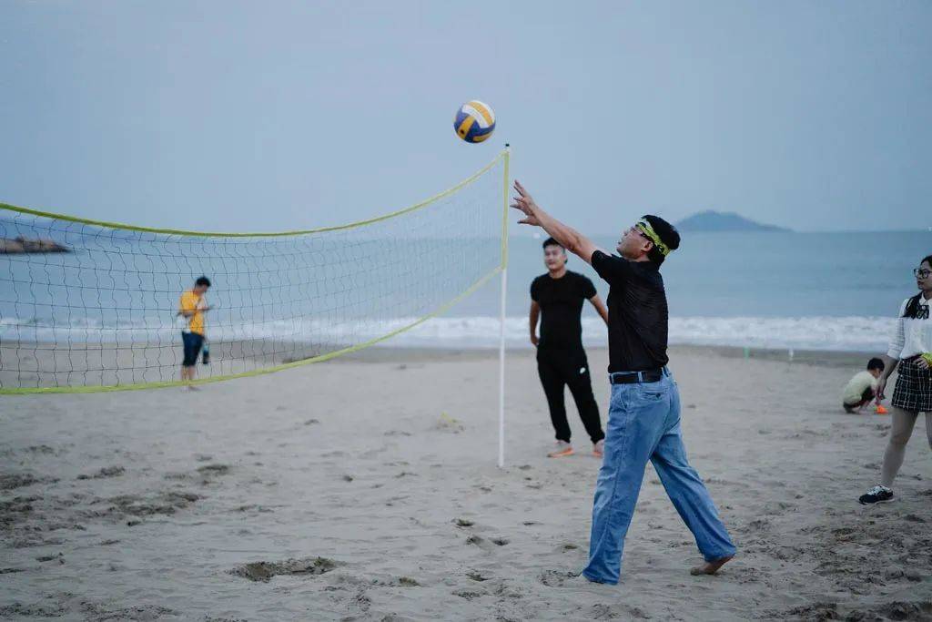 舟山群岛最大的天然海滨浴场——基湖沙滩,组织傍晚的沙滩团建游戏