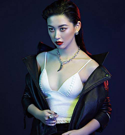 她被誉为"中国第一美女",传言艳压范冰冰,魅力令花花公子折服