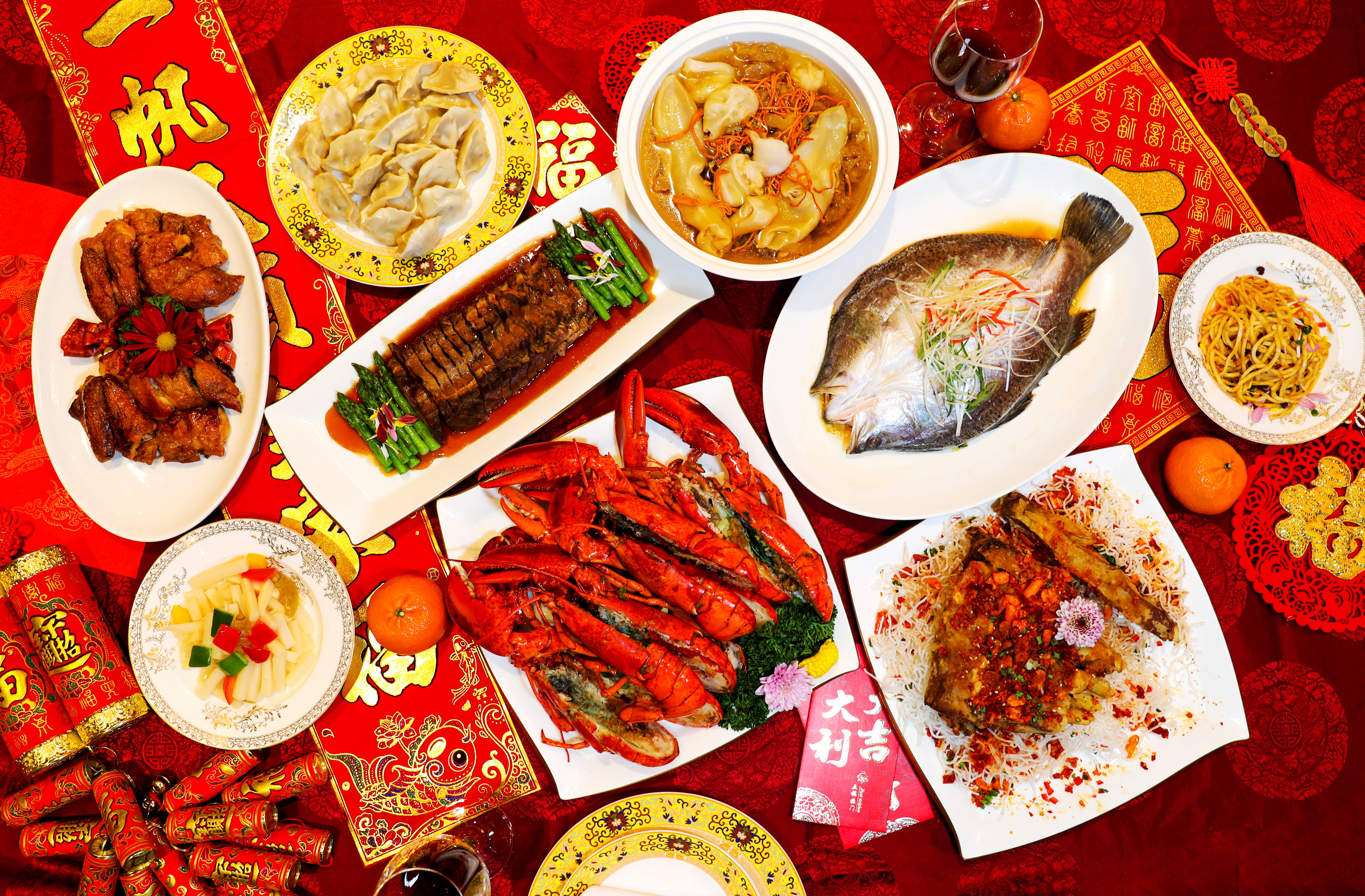 方宾客精心准备了丰盛的年夜饭,邀您与亲友一起品八珍玉食,享中国年味