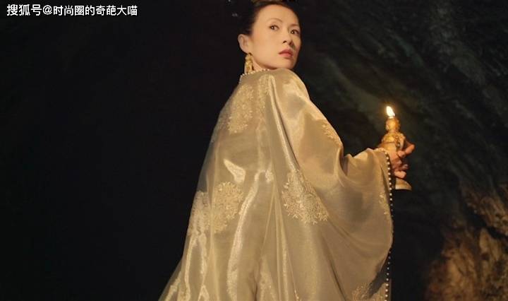 章子怡复出新剧造型真隆重,换了近30套造型