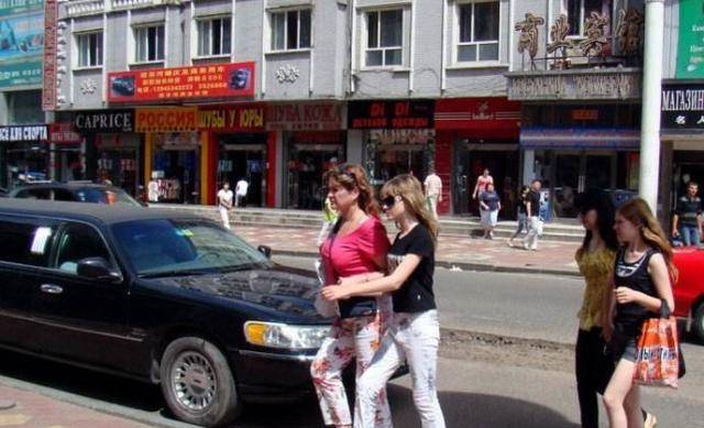 黑龙江最“有钱”的县级市，走在街上随处可见俄罗斯女孩！