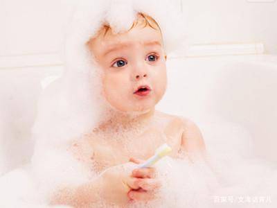 如何给新生儿洗澡简单 a8ce1ffefc4e4ddd97b0d08ff4593910.jpeg