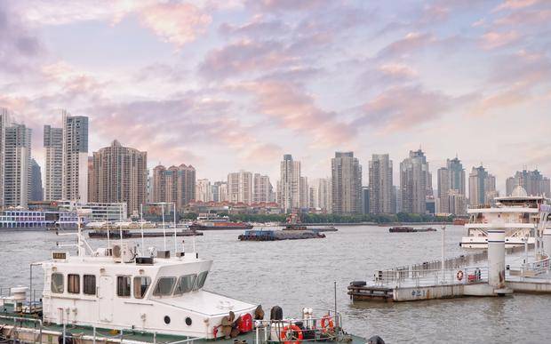 上海外滩游玩价格太亲民,2块钱坐轮船游黄浦江,看东方明珠夜景