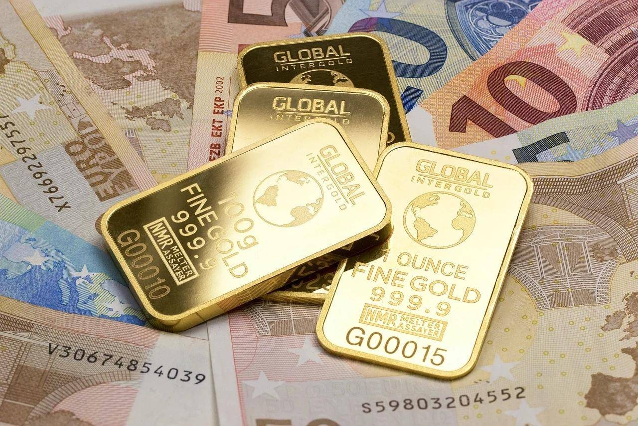 金价单月大涨8%？黄金又成了爆款香饽饽，黄金未