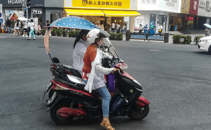 人均电动车_雅迪电动车