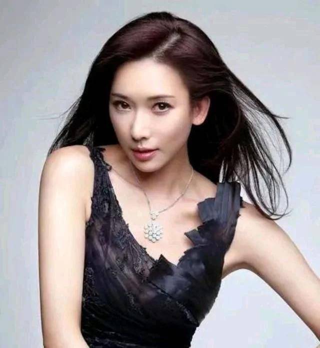 歌星出场费排行榜_五位一线女明星出场费排名,林志玲排第四,章子怡排第二,她第一