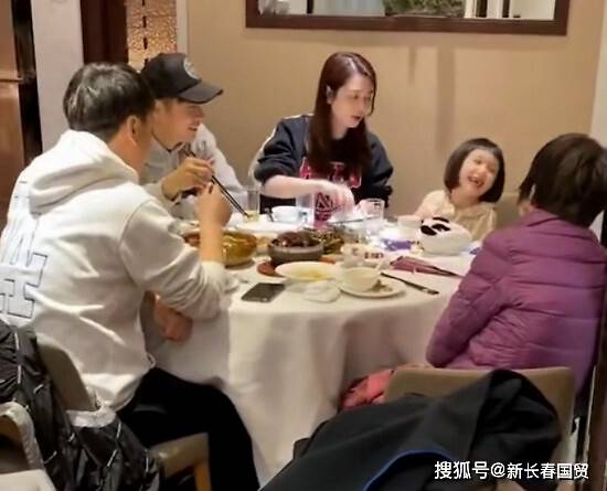 昔日让洪欣气到删光合影,小三经纪人近况曝光