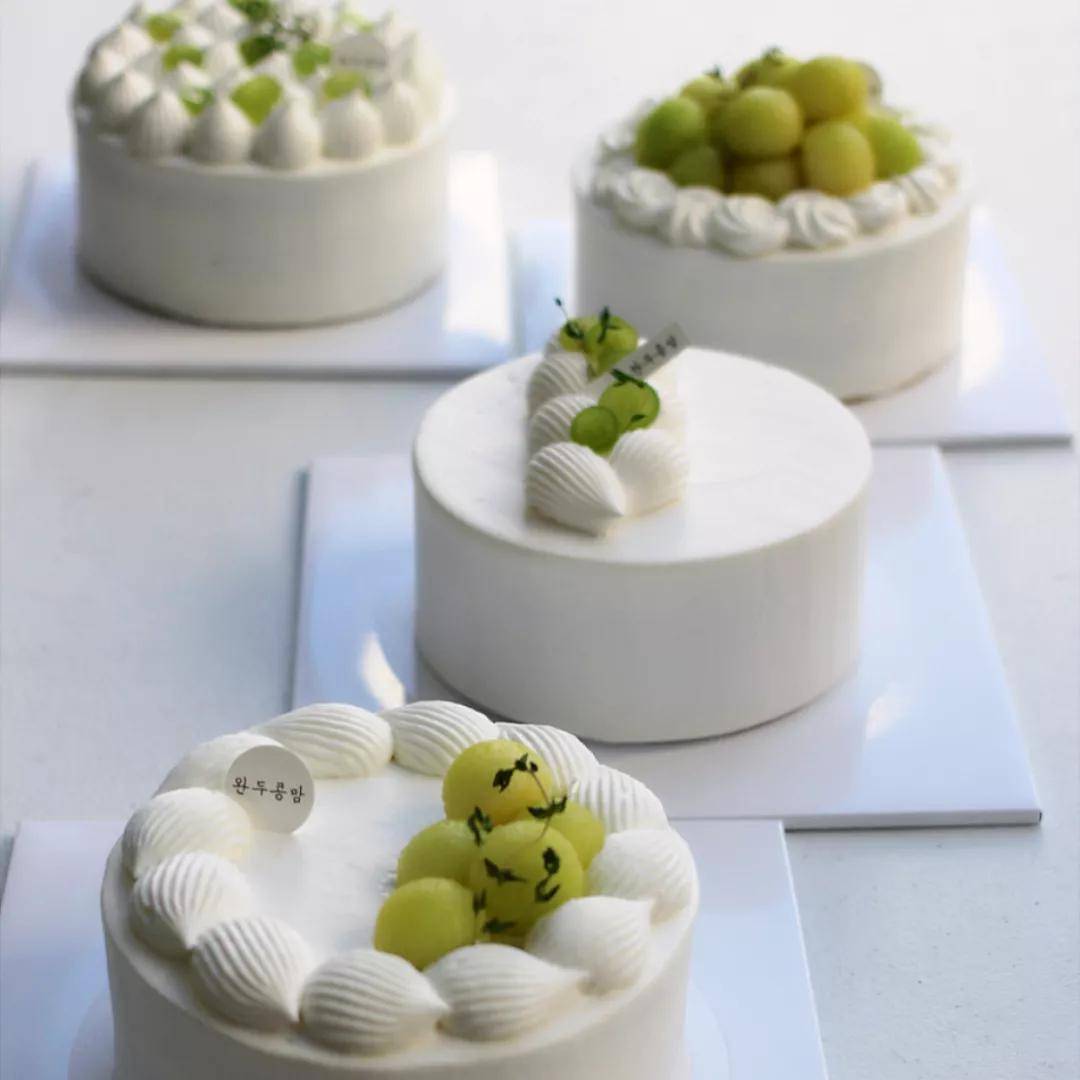 怎么装饰蛋糕简单漂亮没有奶油 a3cedba46d0542af91b76b1579eb4cac.jpeg