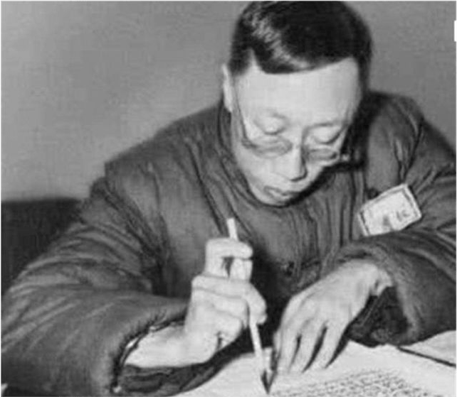 溥仪的户口簿上 出生日期上为何被盖了两个红字?:乐鱼体育app下载