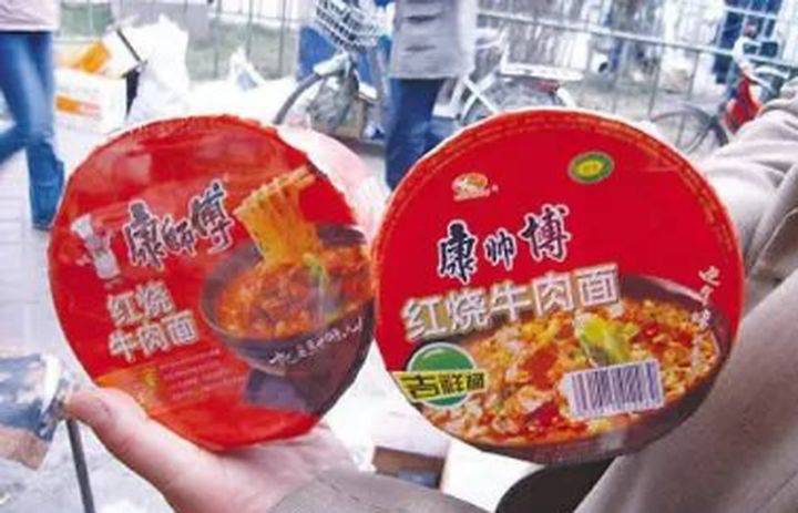 奥利奥变为"噢利给,山寨食品一天可卖出上百箱,网友:加大处罚